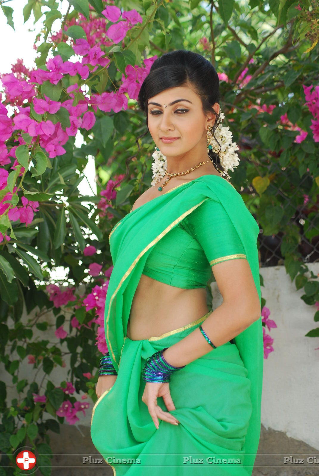 Neelam Upadhyay Hot Half Saree Images | Picture 611176