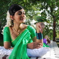 Neelam Upadhyay Hot Half Saree Images | Picture 611148