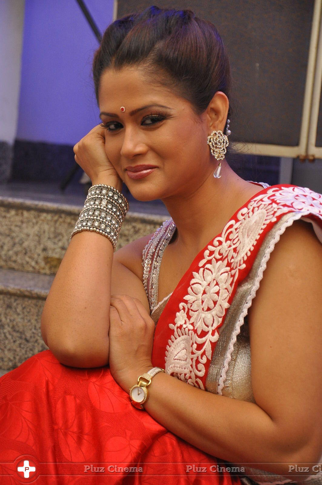Silpa Chakravarthy Hot Saree Images at Palnadu Audio Release | Picture 610587