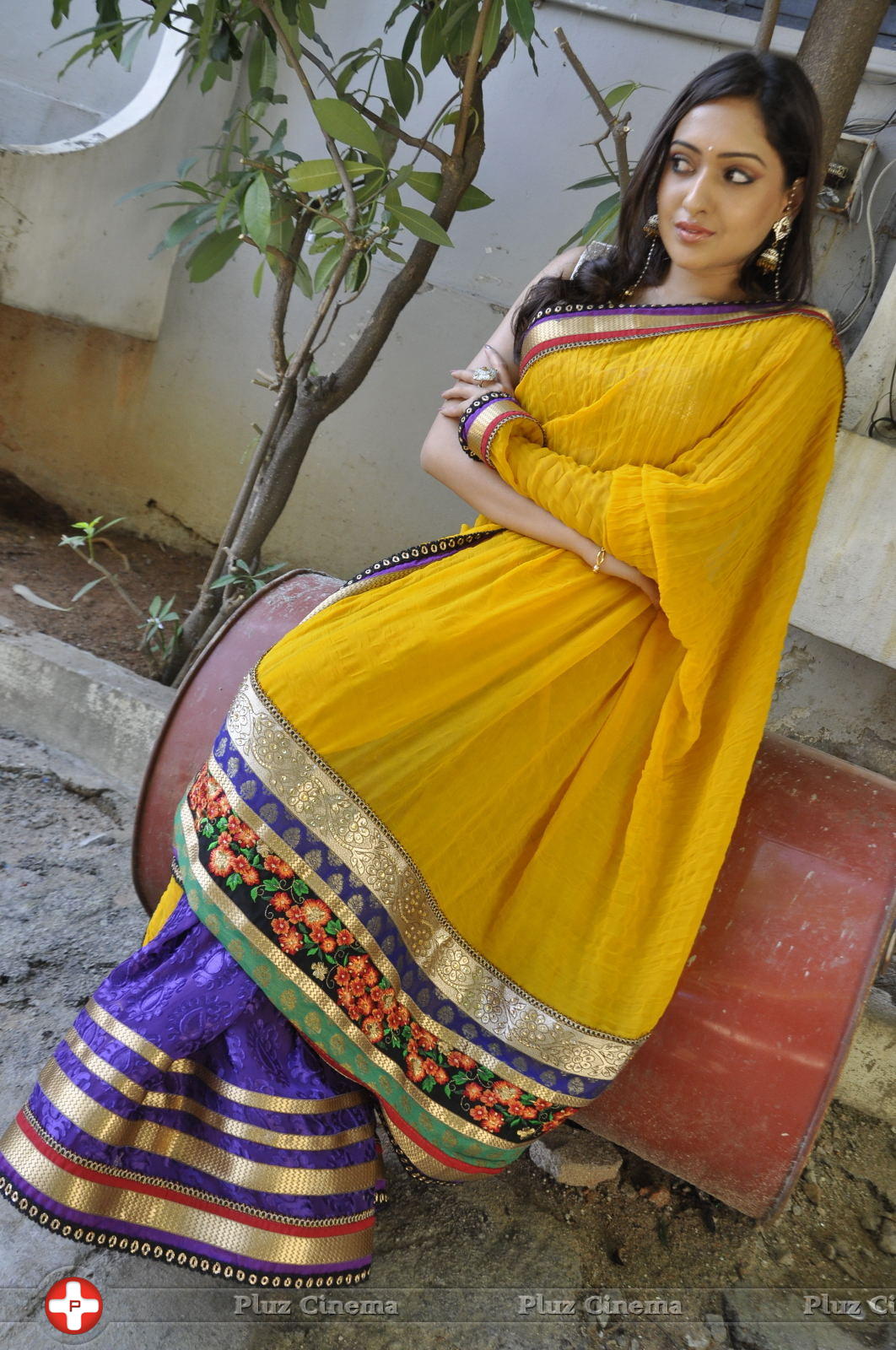 Anjana Saree Photos at Nenu Naa Friends Opening | Picture 585510