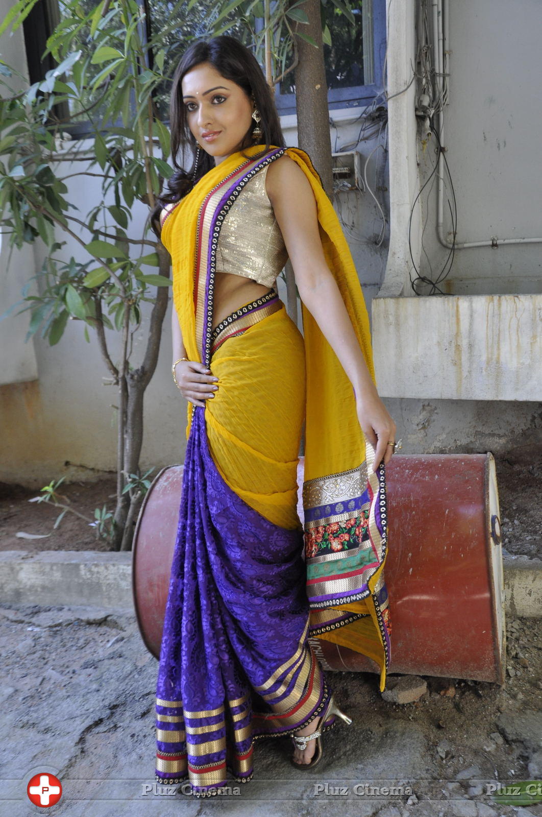 Anjana Saree Photos at Nenu Naa Friends Opening | Picture 585516