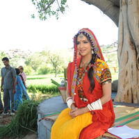 Lakshmi Manchu - Doosukeltha Movie Shooting Spot Stills | Picture 585198