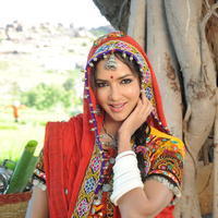 Lakshmi Manchu - Doosukeltha Movie Shooting Spot Stills | Picture 585200