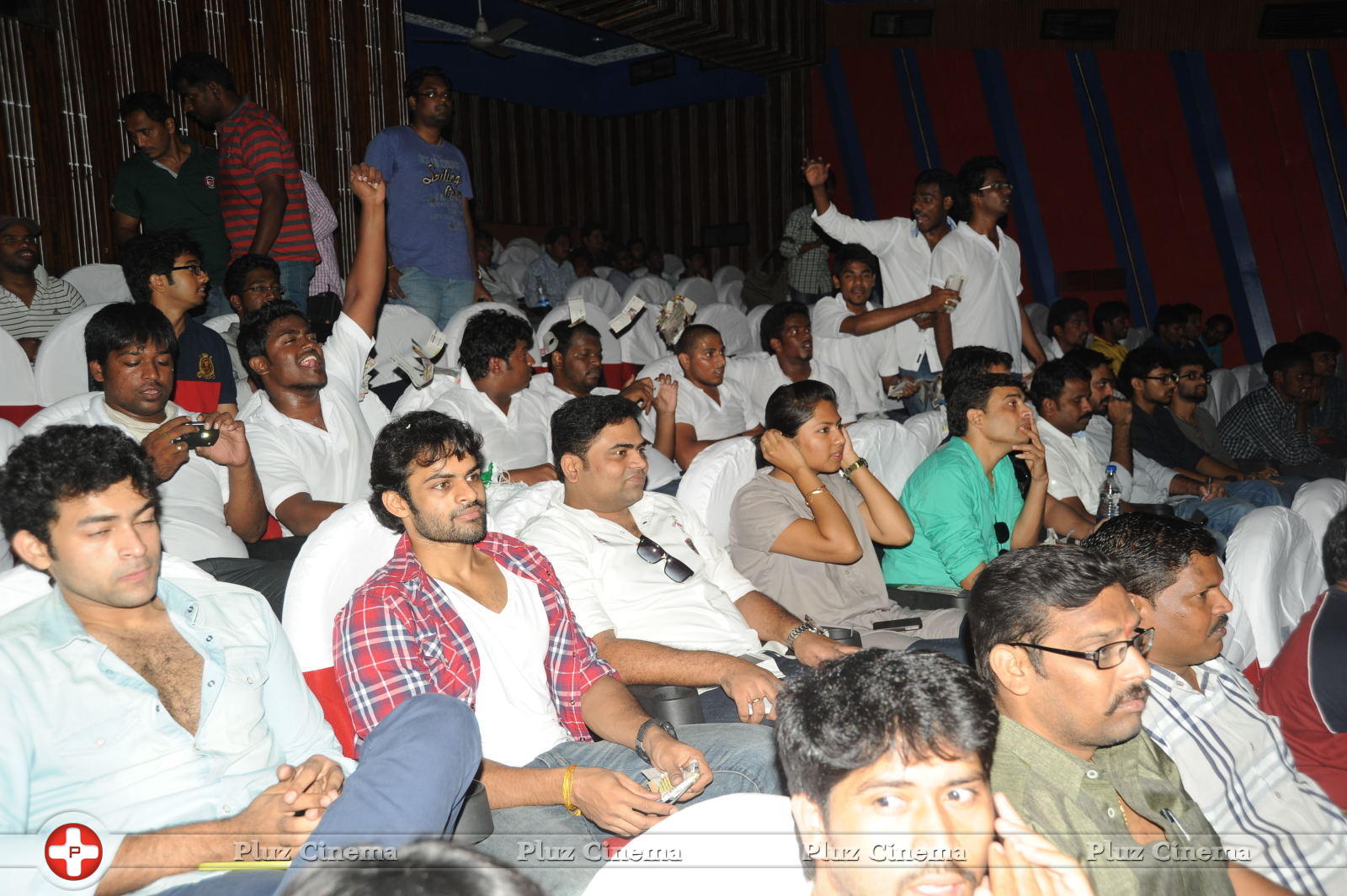 Attarintiki Daredi Fans Hungama At Sreeramulu Theatre Photos | Picture 586413