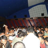 Attarintiki Daredi Fans Hungama At Sreeramulu Theatre Photos | Picture 586376