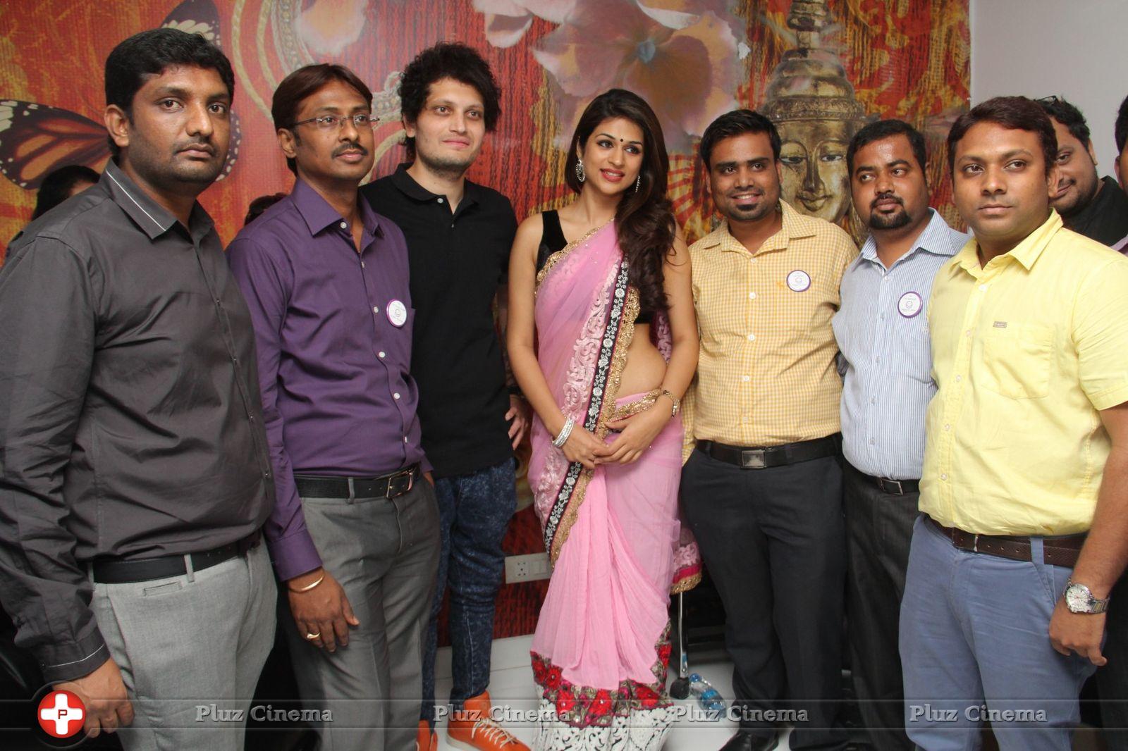 Shraddha Das launches Naturals Family Salon Photos | Picture 738817