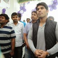 Allu Sirish - Allu Sirish Launches Blackberry Z10 Special Offer at Lot Mobiles Photos | Picture 749842