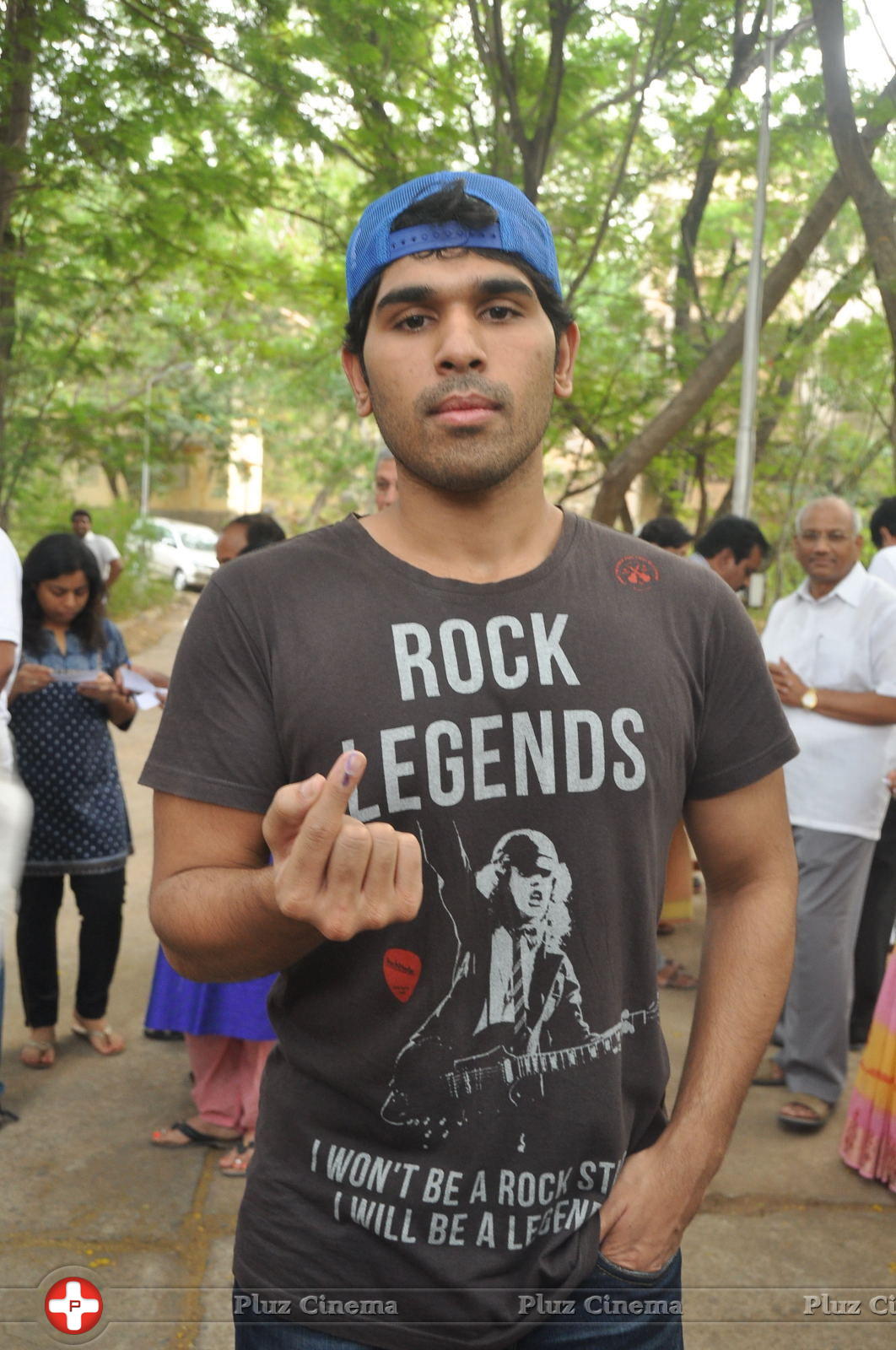 Allu Sirish - Celebrities Voting in Hyderabad Photos | Picture 750008