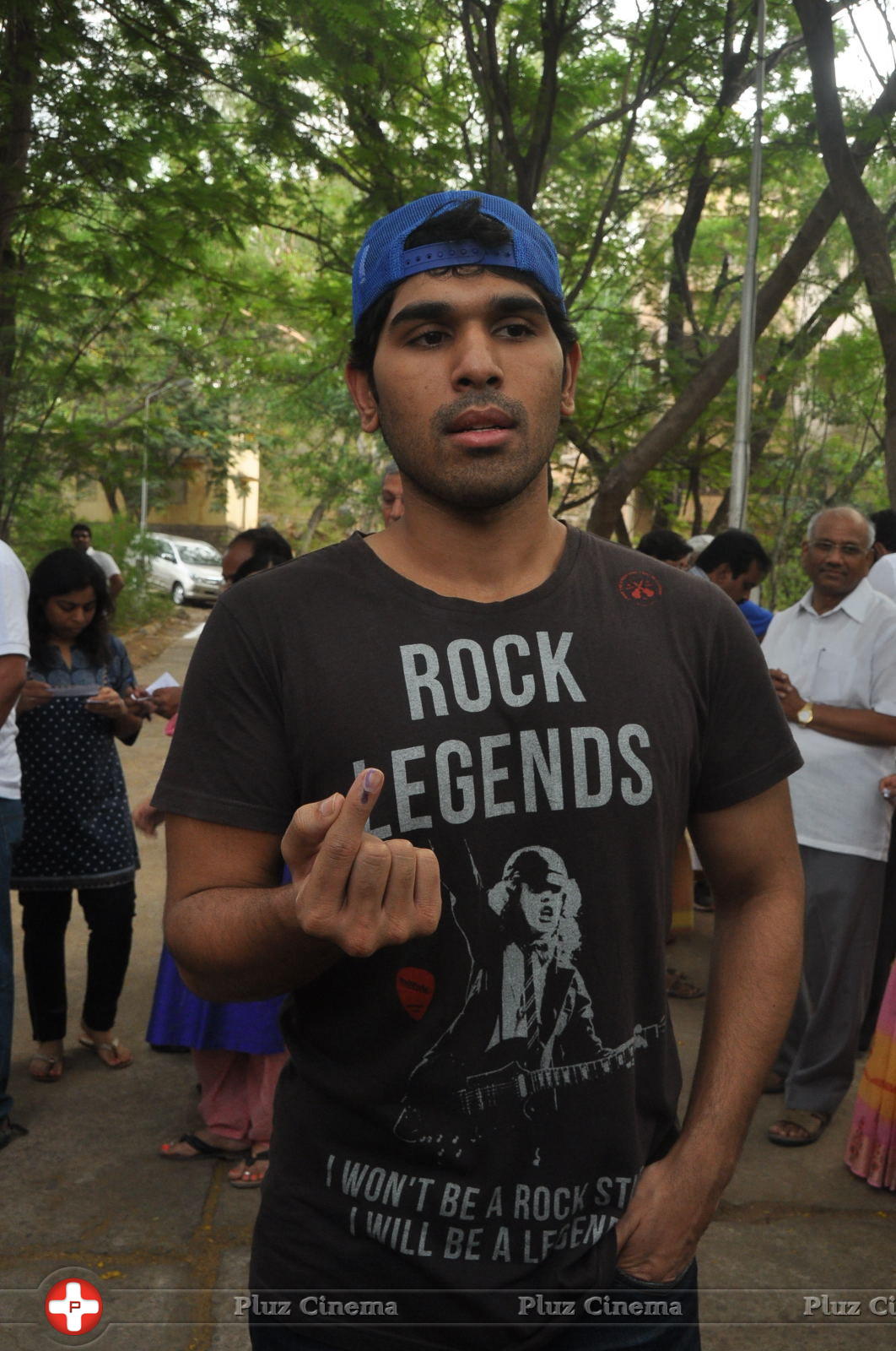Allu Sirish - Celebrities Voting in Hyderabad Photos | Picture 750010
