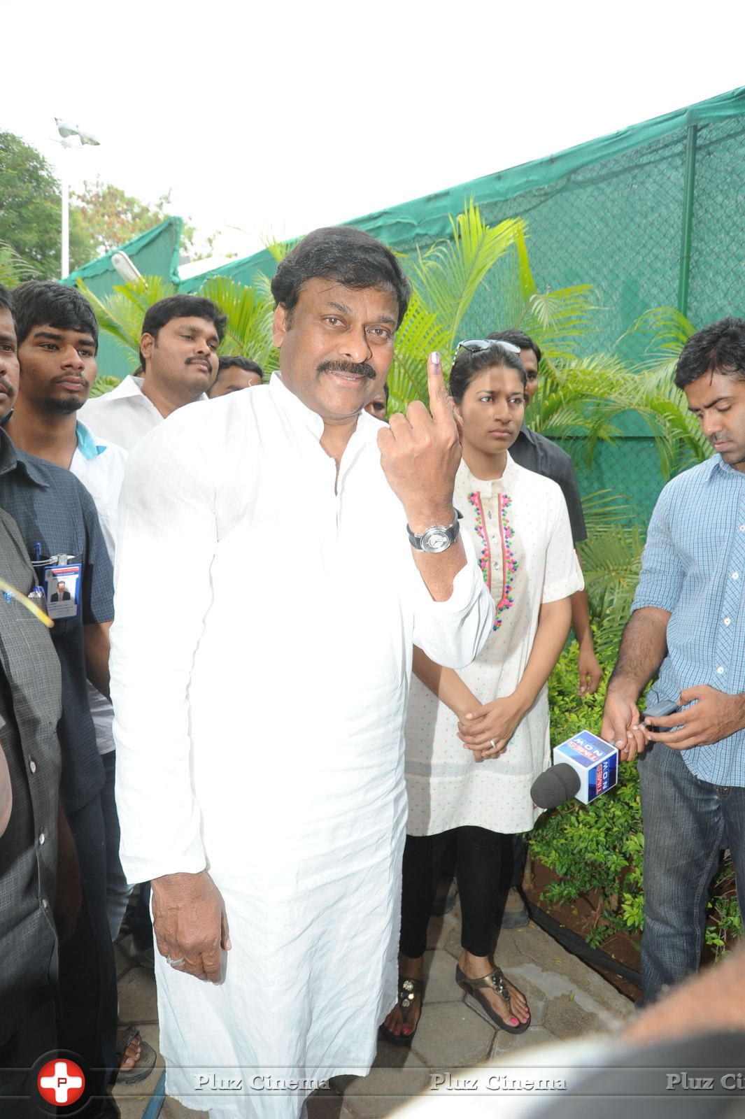 Chiranjeevi (Actors) - Celebrities Voting in Hyderabad Photos | Picture 750364
