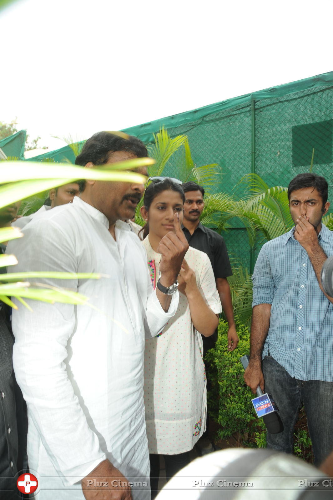 Chiranjeevi (Actors) - Celebrities Voting in Hyderabad Photos | Picture 750368