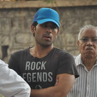 Allu Sirish - Celebrities Voting in Hyderabad Photos | Picture 749987