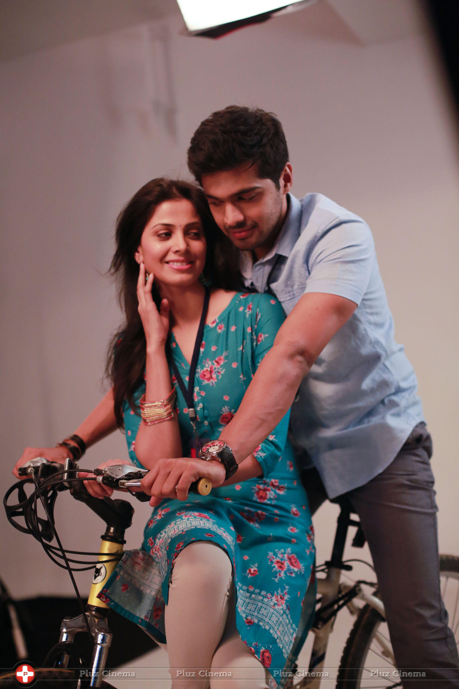 Weekend Love Movie Photoshoot Pictures | Picture 712750