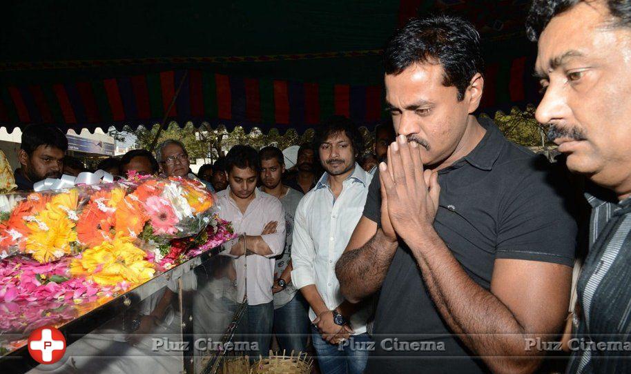 Celebrities at Uday Kiran Pay Homage Photos | Picture 692321