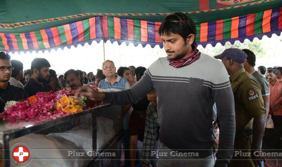 Celebrities at Uday Kiran Pay Homage Photos | Picture 692329