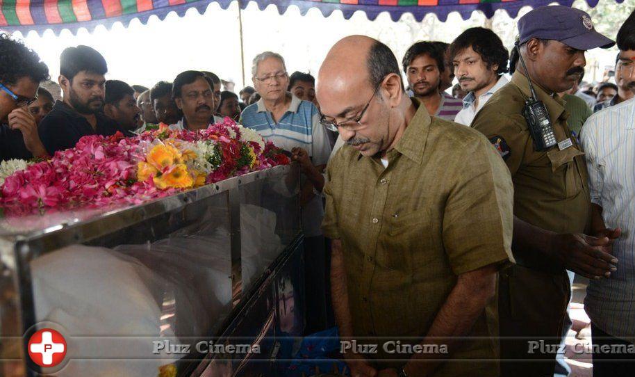 Celebrities at Uday Kiran Pay Homage Photos | Picture 692335