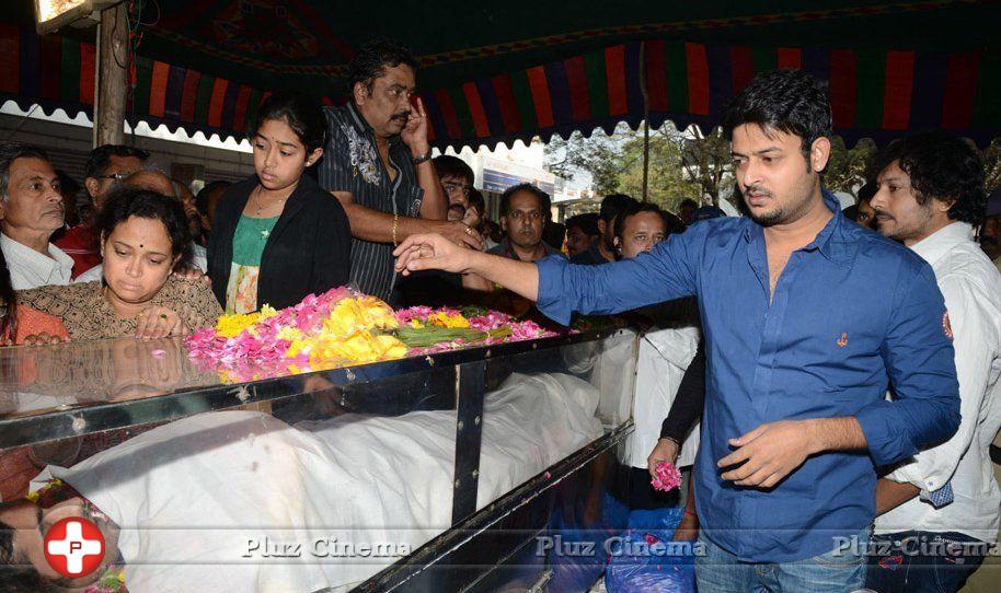 Celebrities at Uday Kiran Pay Homage Photos | Picture 692339