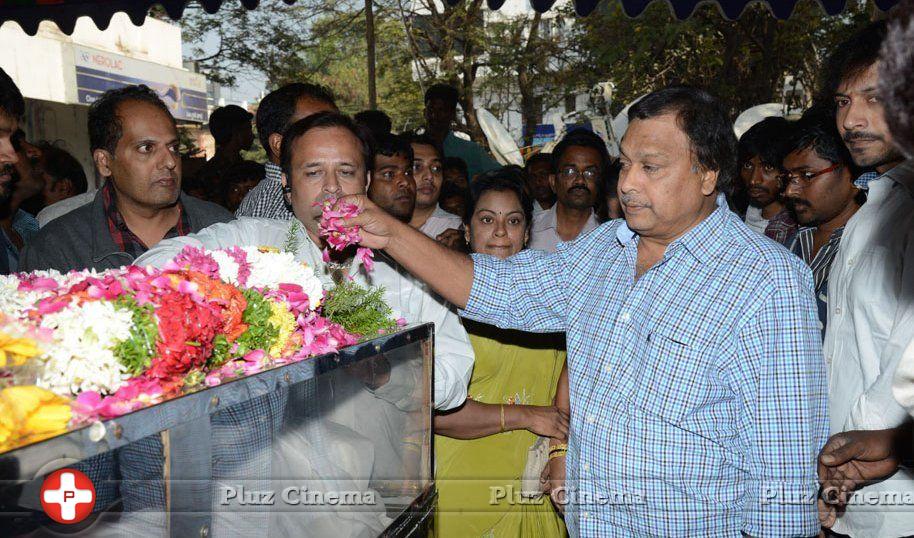 Celebrities at Uday Kiran Pay Homage Photos | Picture 692247