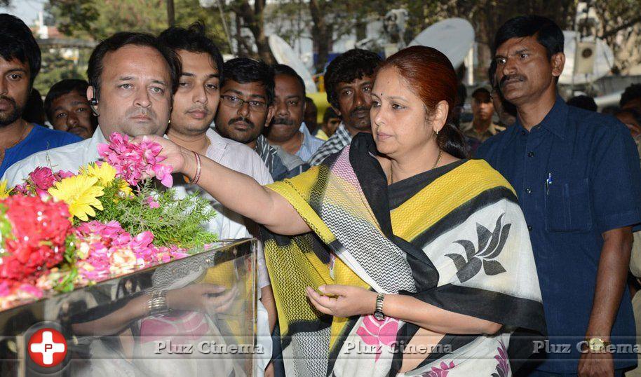 Celebrities at Uday Kiran Pay Homage Photos | Picture 692249