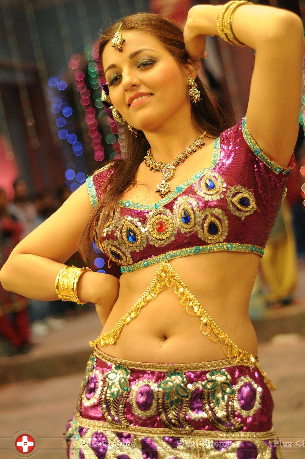 Sana Oberoi - Devdas Style Marchadu Movie Latest Stills | Picture 703527