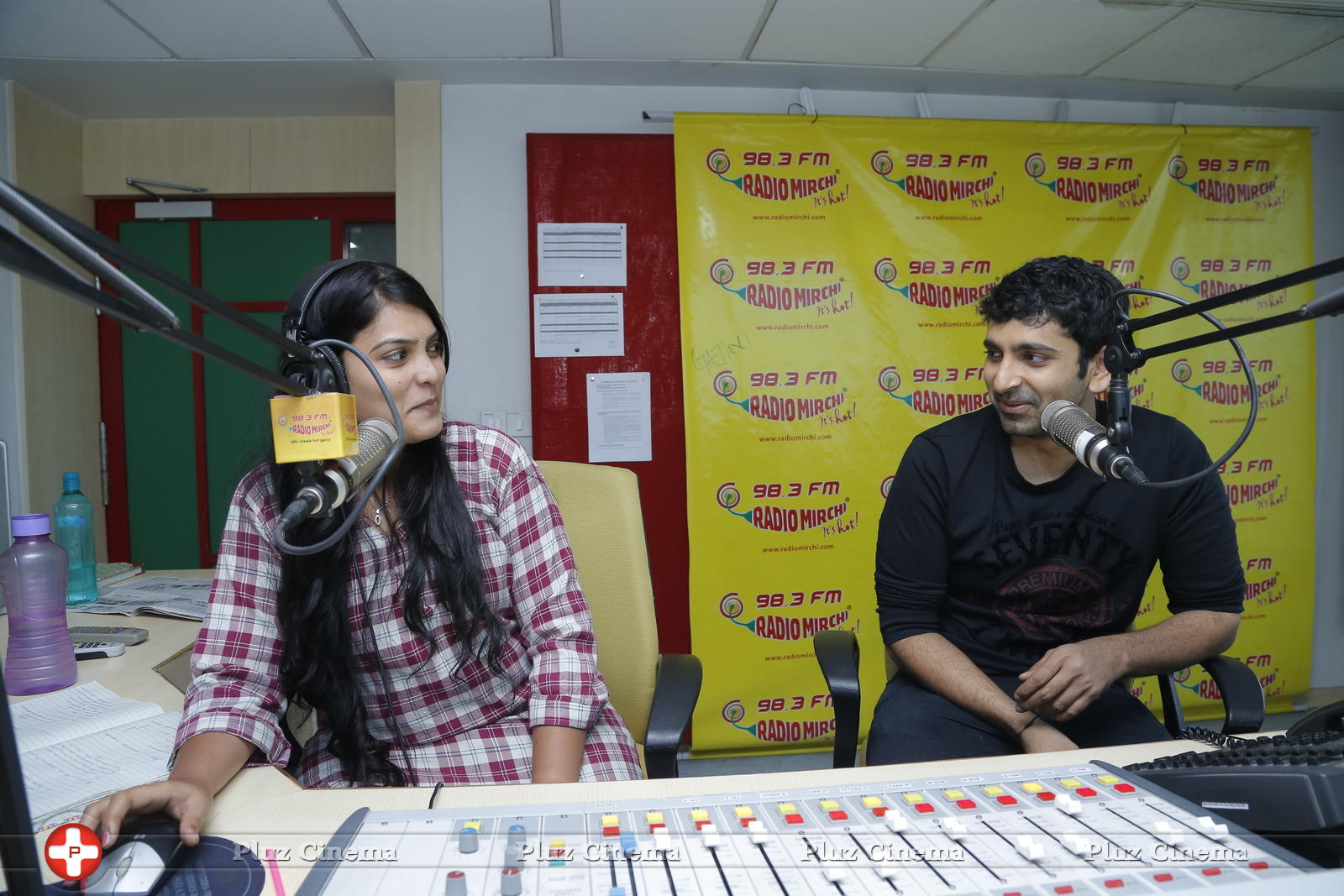 Hrudayam Ekkadunnadi Movie Team At Radio Mirchi Photos | Picture 727687