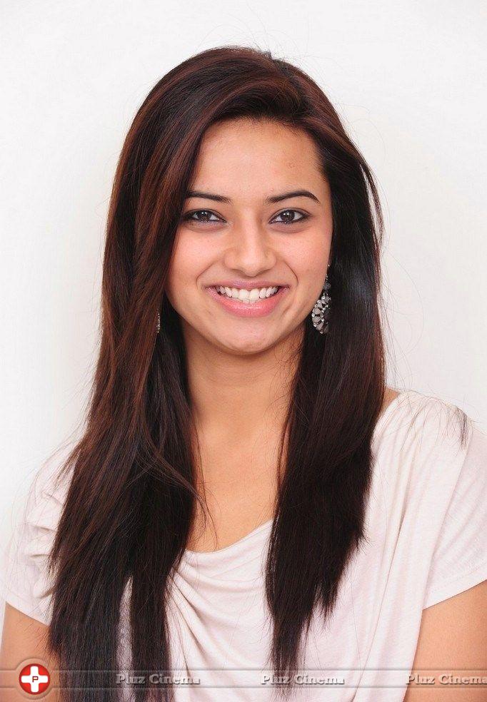 Isha Chawla New Pictures | Picture 750959