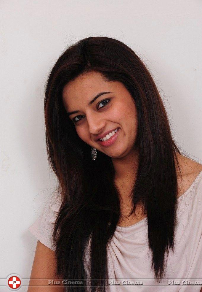 Isha Chawla New Pictures | Picture 750961