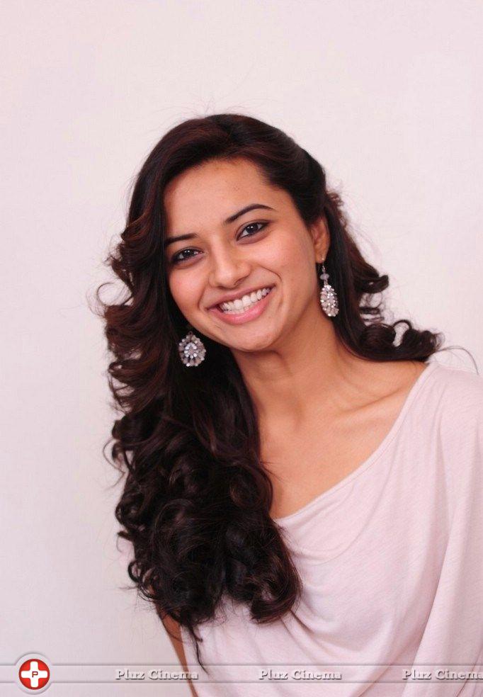Isha Chawla New Pictures | Picture 750977