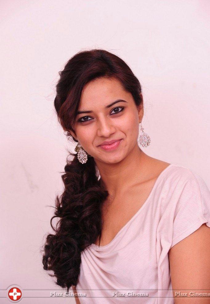 Isha Chawla New Pictures | Picture 750980