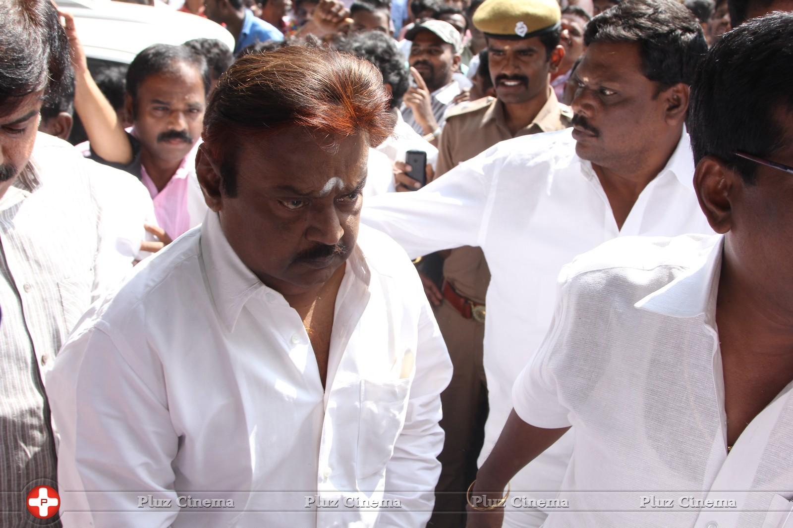 Vijayakanth - Director K Balachander Died Photos | Picture 915794
