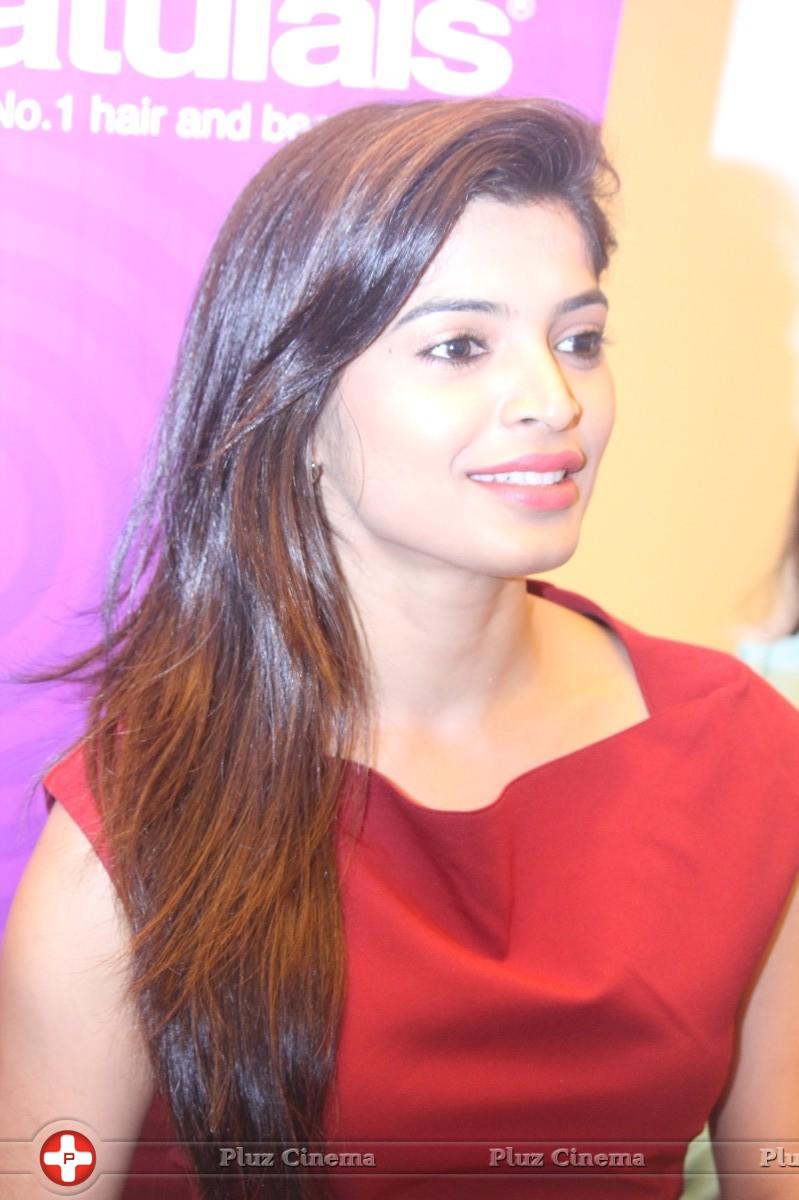 Sanchita Shetty - Naturals Launches Luxury Skin Lightening Facial In Chennai Photos | Picture 858143
