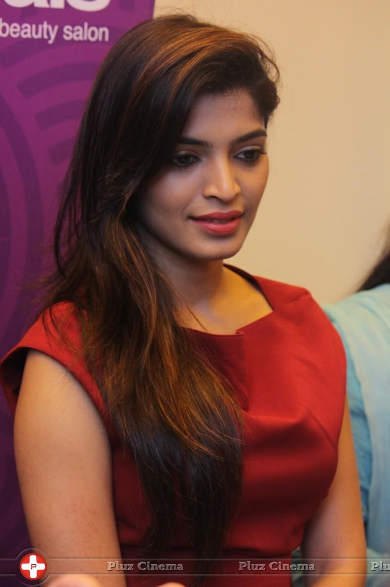 Sanchita Shetty - Naturals Launches Luxury Skin Lightening Facial In Chennai Photos | Picture 858144