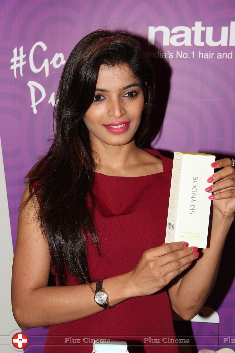 Sanchita Shetty - Naturals Launches Luxury Skin Lightening Facial In Chennai Photos | Picture 858178
