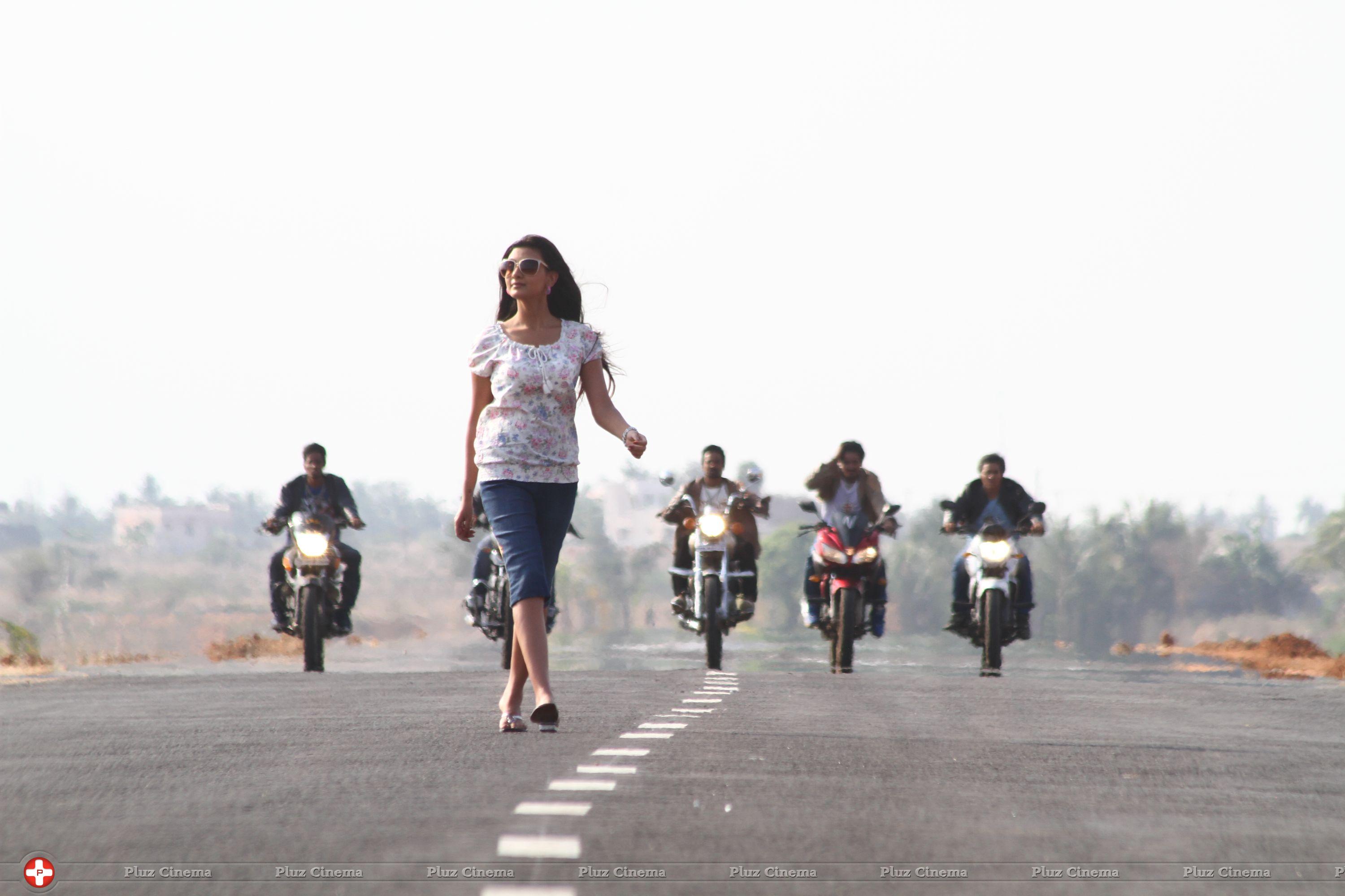 Neelam Upadhyay - Om Shanthi Om Movie New Stills | Picture 865431