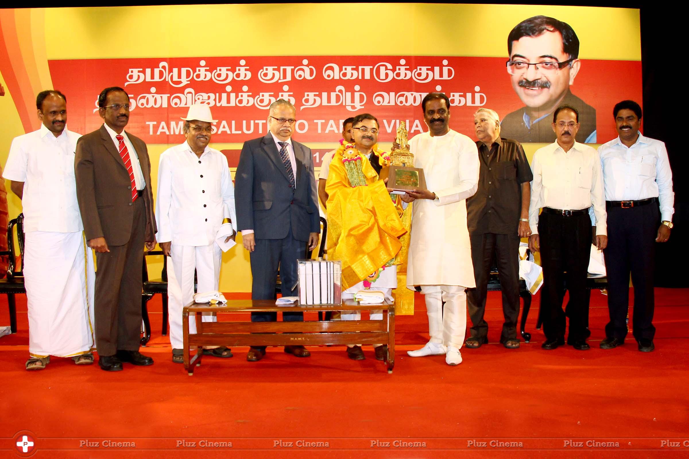 Kaviperarasu Vairamuthu felicitating Tarun Vijay MP Event Stills | Picture 867251