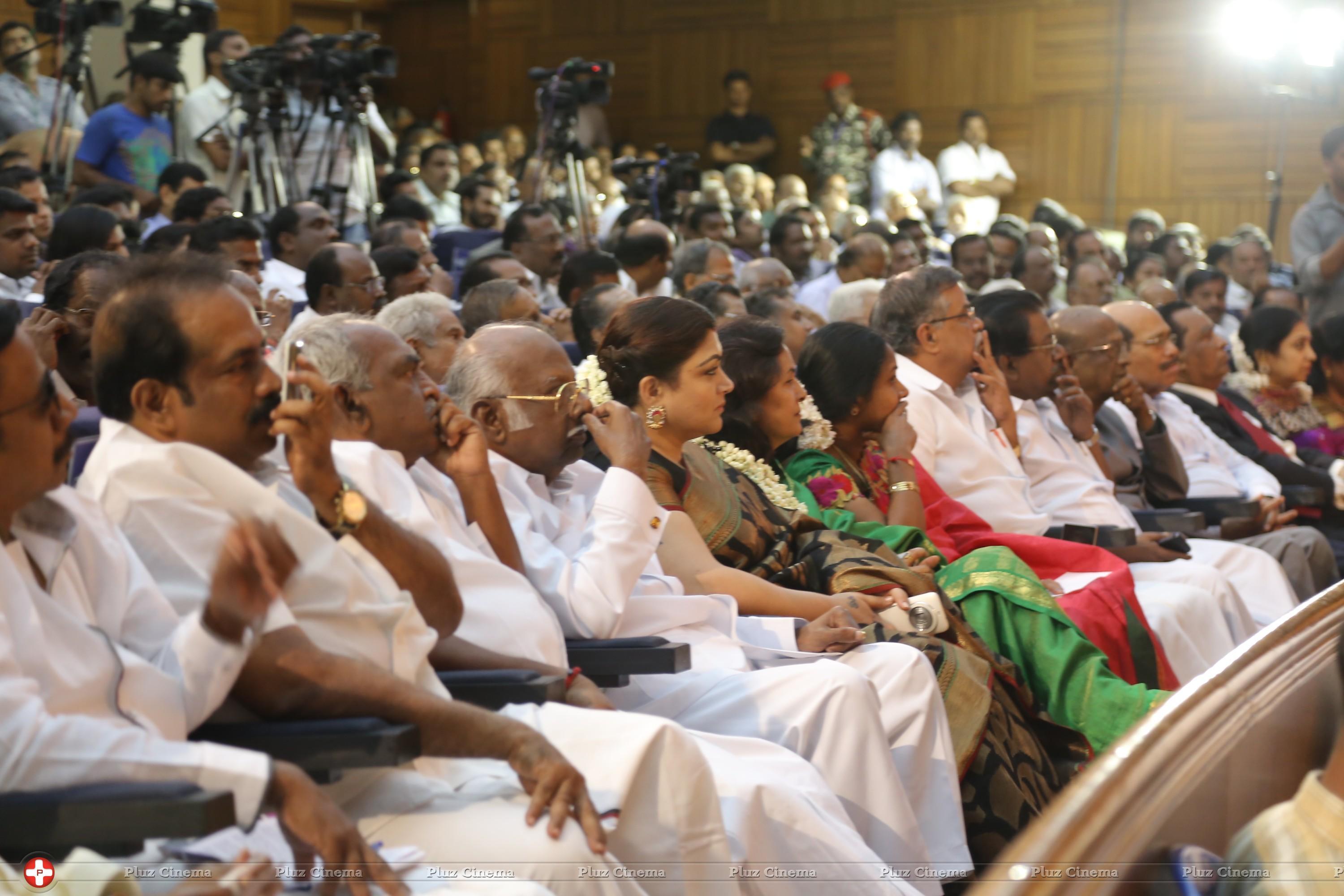 Kaviperarasu Vairamuthu felicitating Tarun Vijay MP Event Stills | Picture 867252