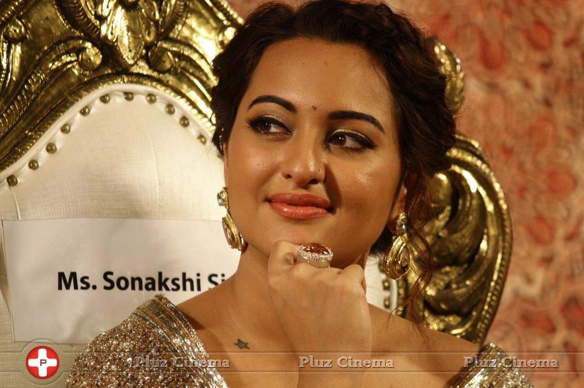 Sonakshi Sinha - Lingaa Movie Audio Launch Photos | Picture 870922