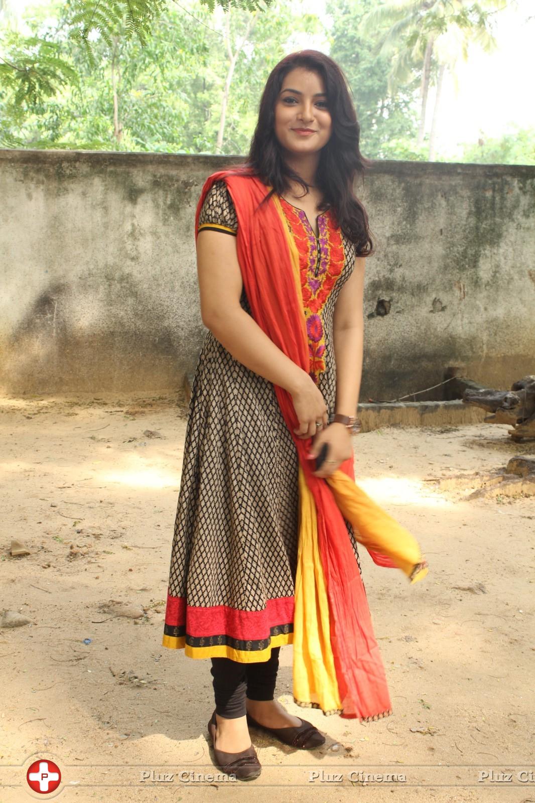 Ambika Soni - Jeyikira Kuthira Movie Pooja Stills | Picture 877252