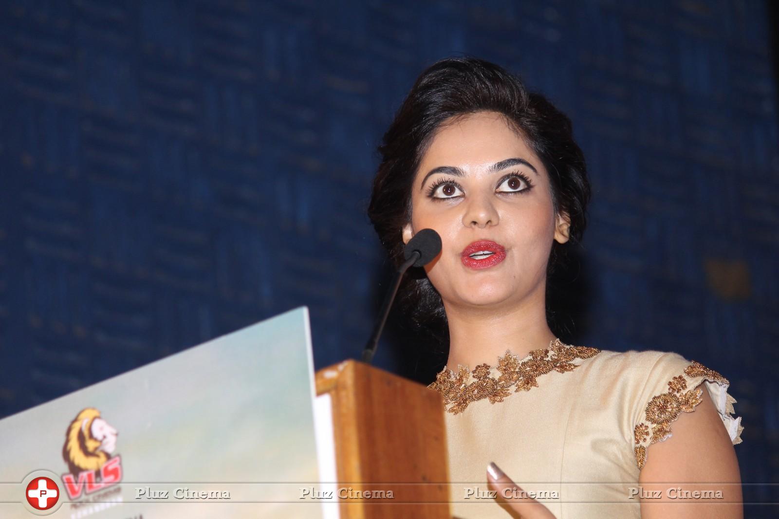 Bindu Madhavi - Tamilukku En Ondrai Aluthavum Movie Press Meet Photos | Picture 878471