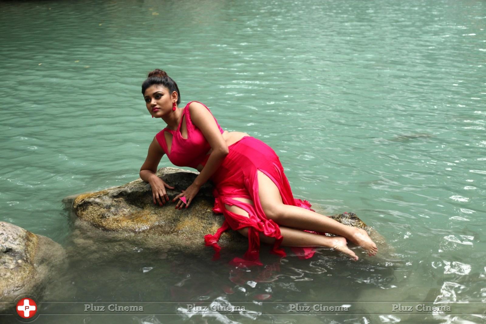Oviya Helen - Sandamarutham Movie Photos | Picture 844038