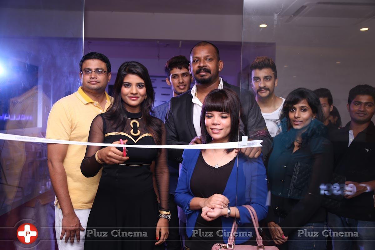 Actress Ishwarya Rajesh Launches Seventeenth Essensuals by Toni & Guy At Padur | Picture 850187