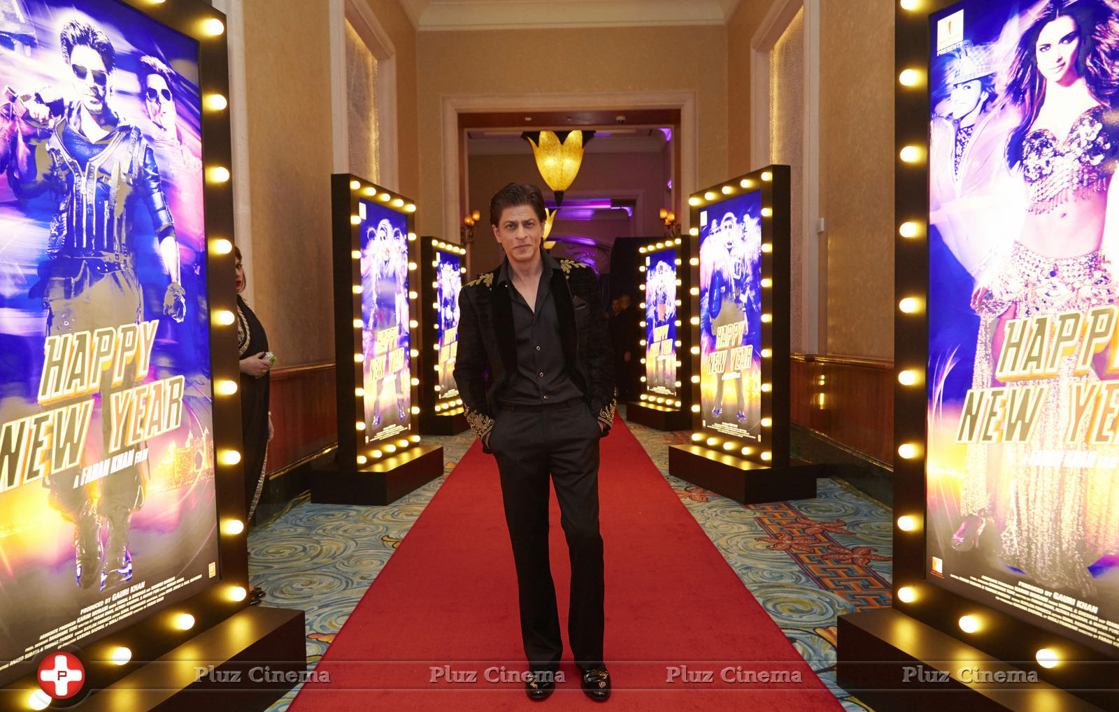 Shahrukh Khan - Happy New Year Grand Premiere Show In Dubai Stills | Picture 851252