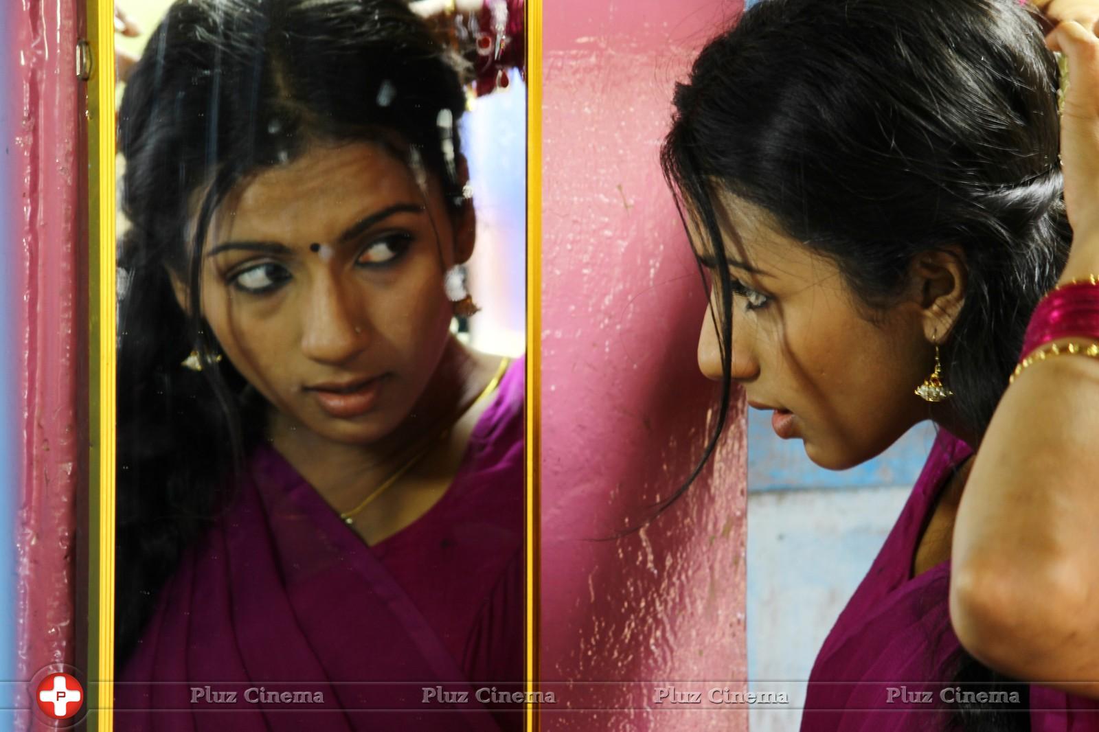 Sruthi Hariharan - Nerungi Vaa Muthamidathe Movie Stills | Picture 853527