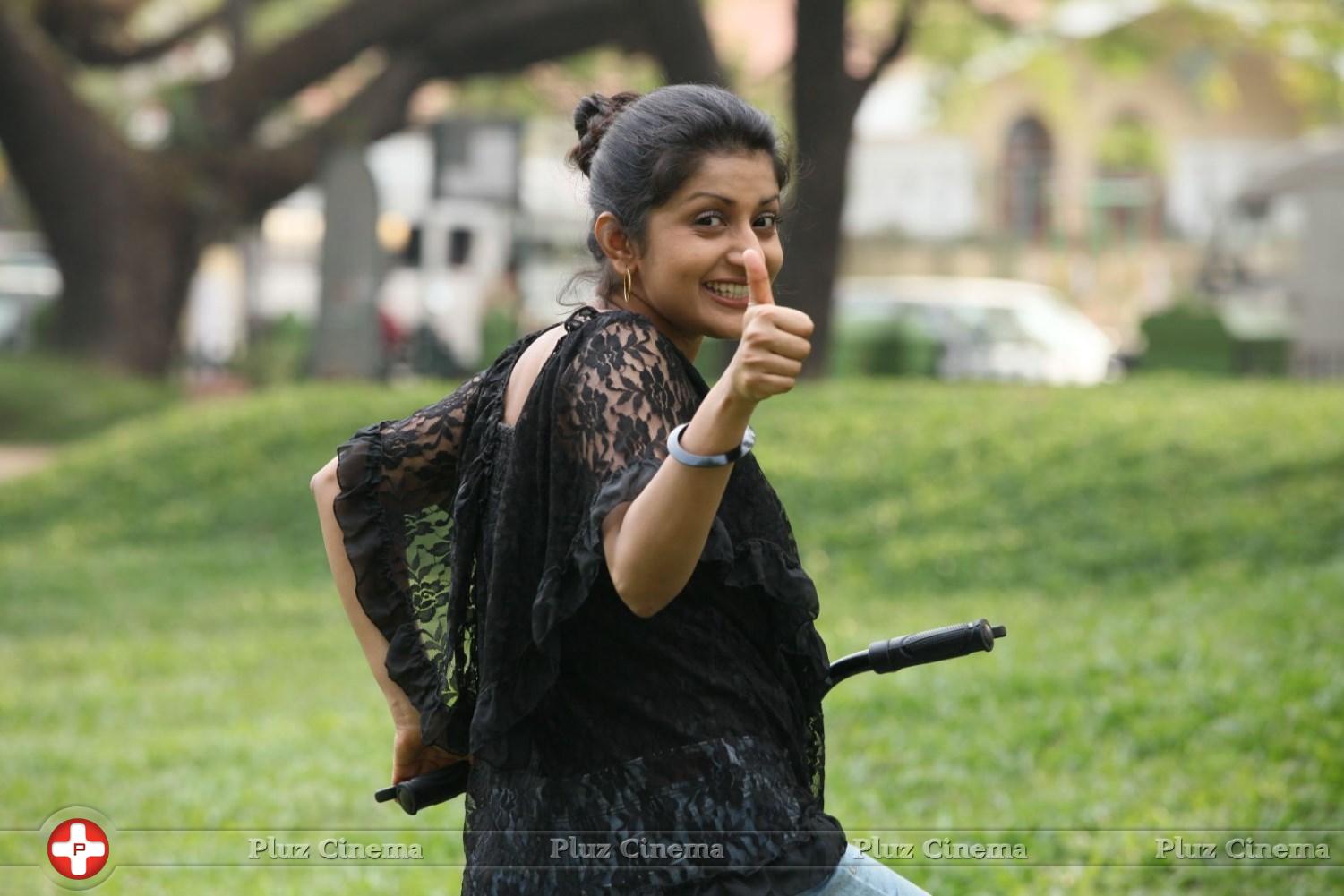 Meera Jasmine - Meera Jasmine at Kangal Irandal Movie Stills | Picture 1107166