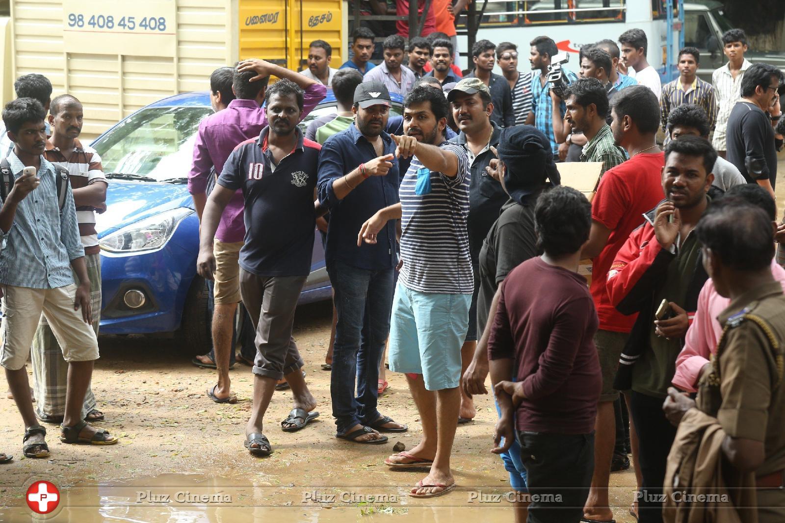 Hero Vishal supplying food packets and Water Photos | Picture 1172101