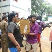 Hero Vishal supplying food packets and Water Photos | Picture 1172102