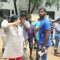 Hero Vishal supplying food packets and Water Photos | Picture 1172107