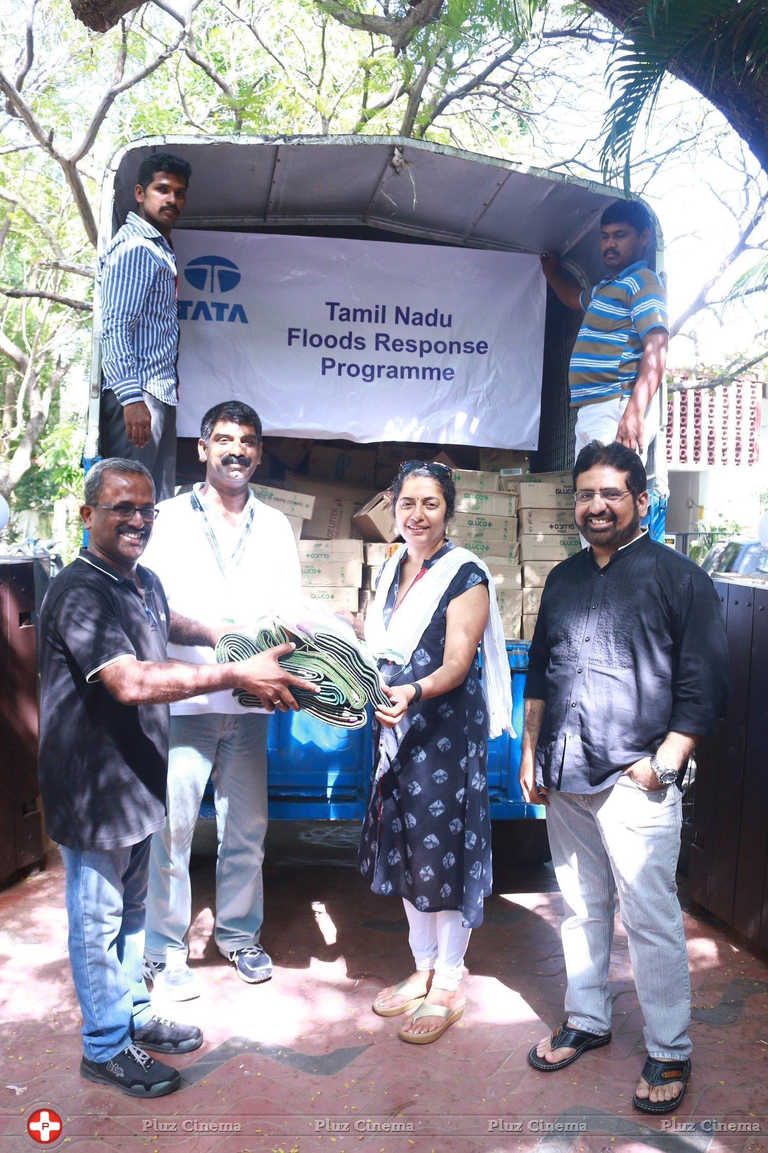 Maniratnam and Suhasini Maniratnam Naam Foundation Distribution of Flood Relief Materials Stills | Picture 1175867