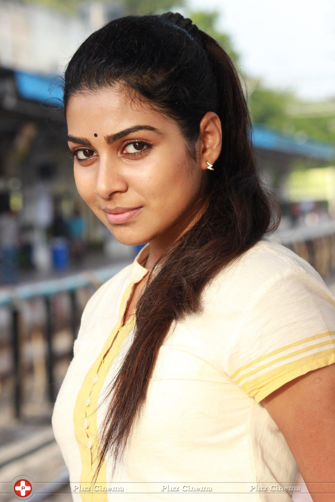 Satna Titus - Pitchaikkaran Movie New Photos | Picture 1193372