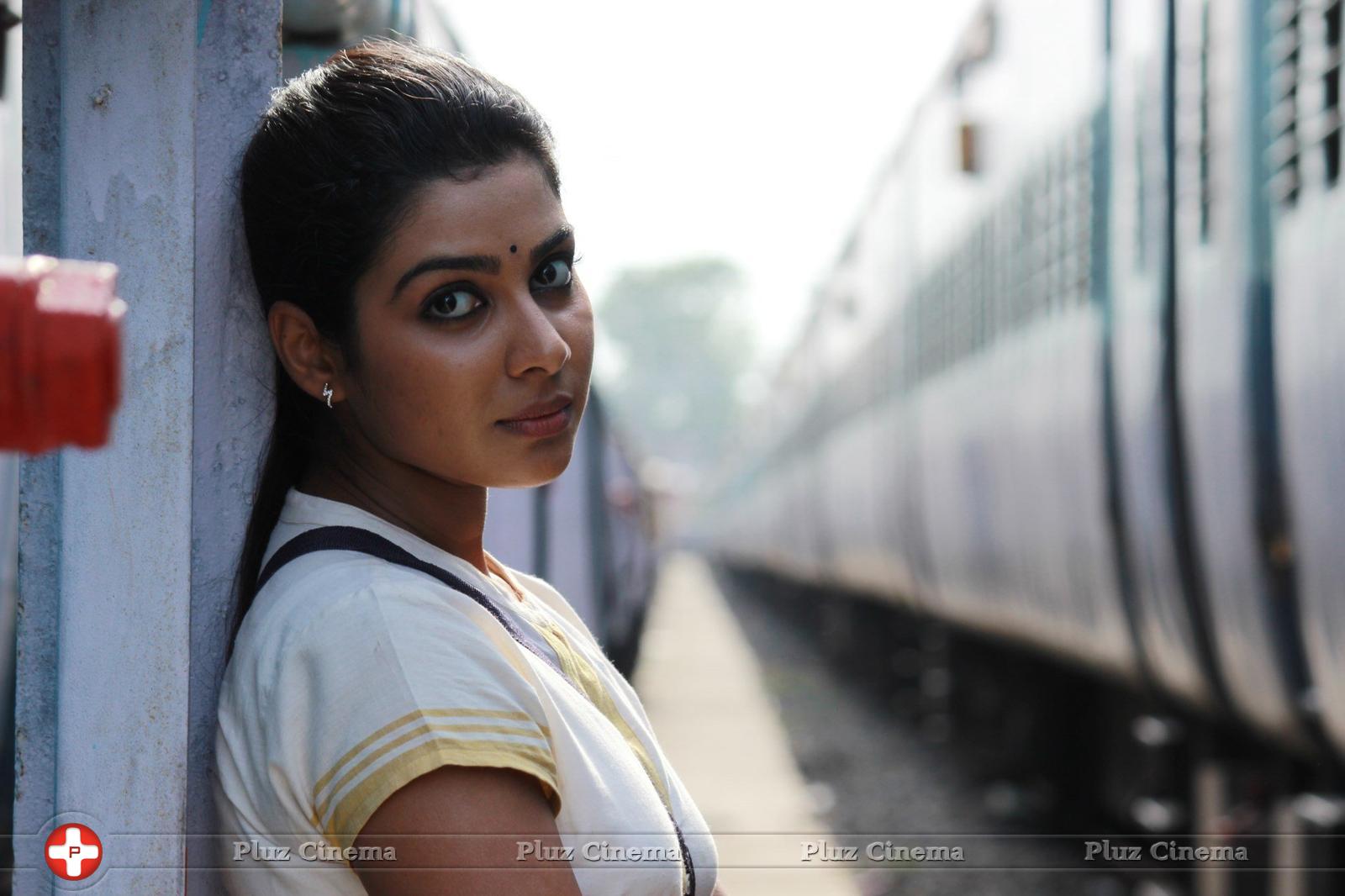 Satna Titus - Pitchaikkaran Movie New Photos | Picture 1193373